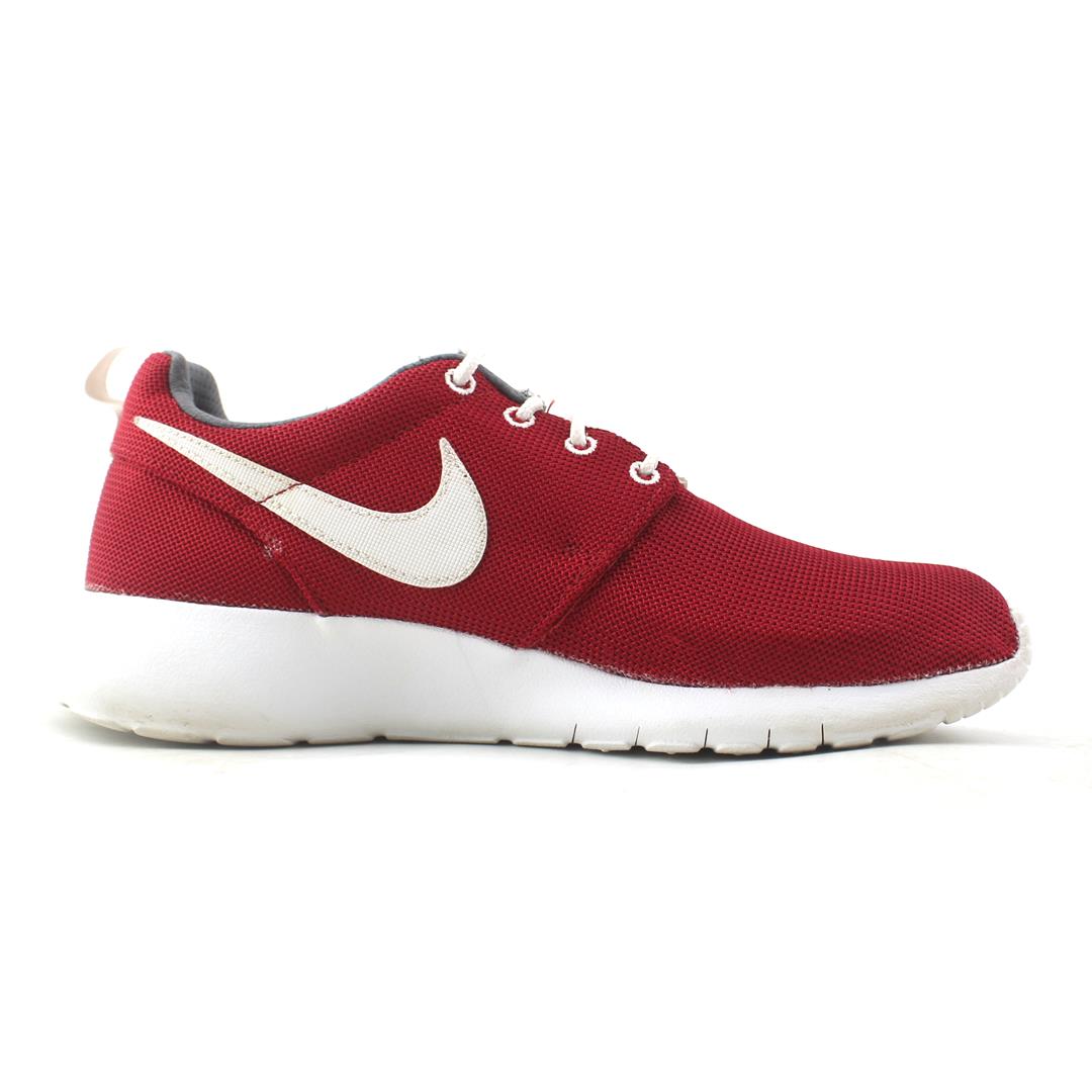 NIKE ROSHE ONE