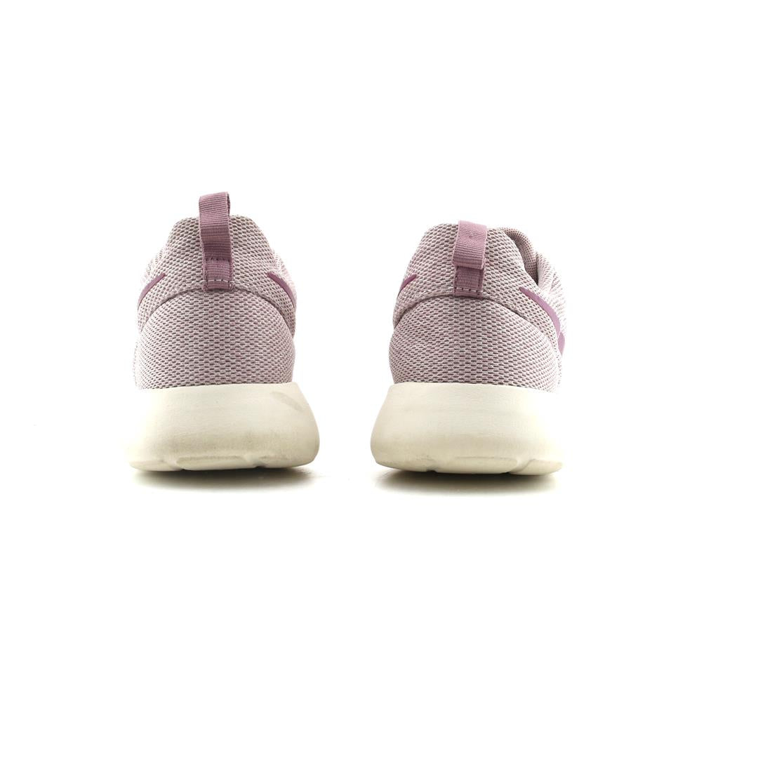 NIKE ROSHE ONE