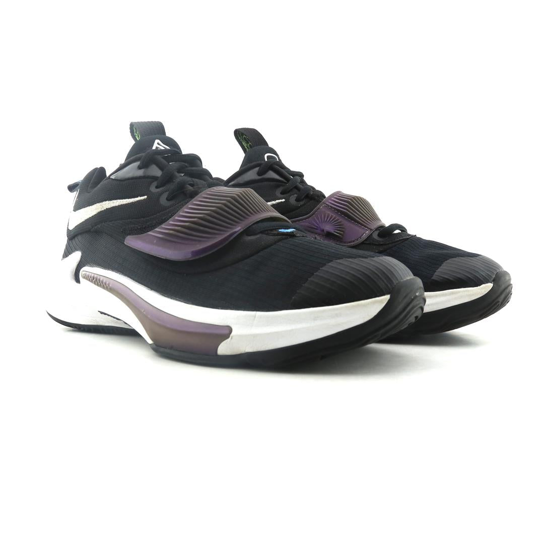 NIKE  ZOOM FREAK 3