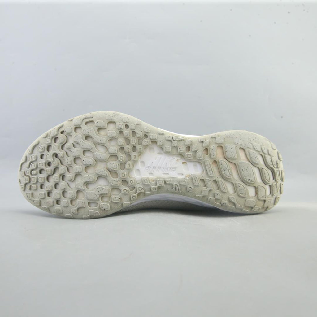 NIKE REVOLUTION 6