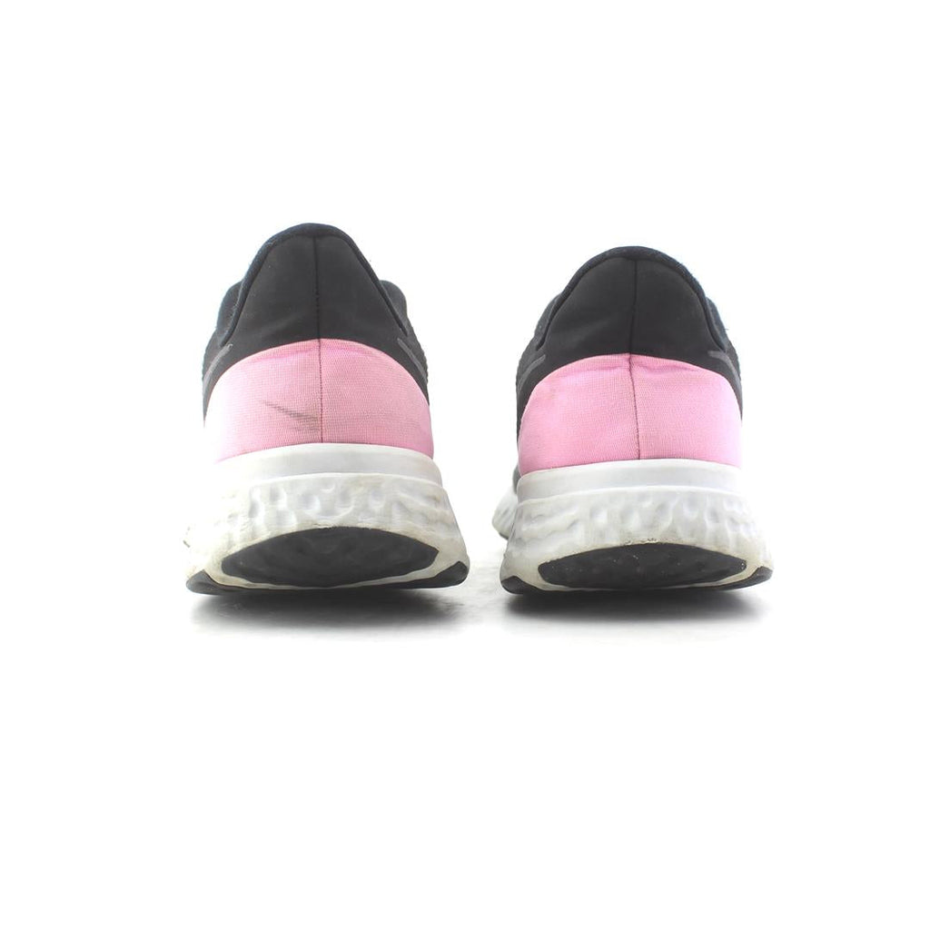 NIKE REVOLUTION 5