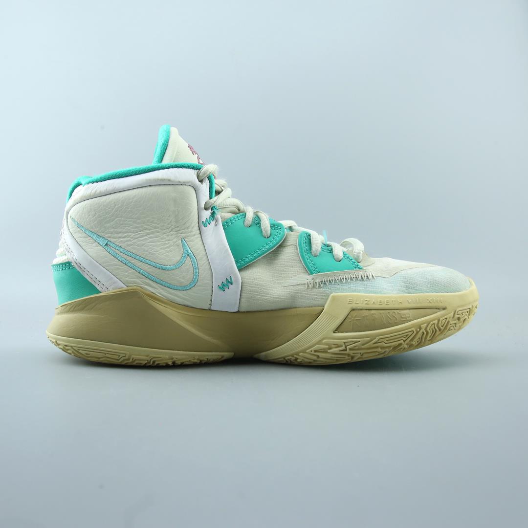NIKE KYRIE 8
