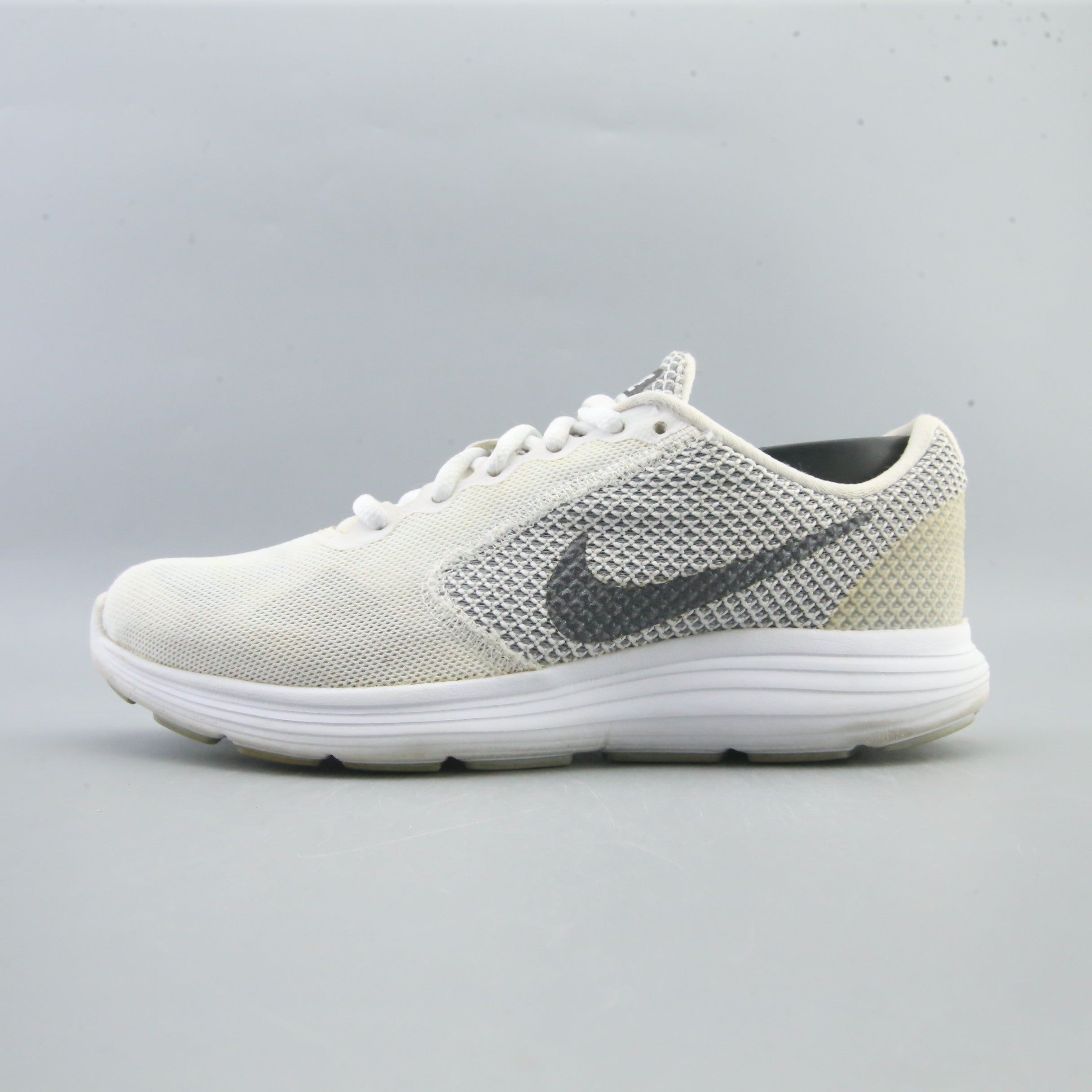 NIKE REVOLUTION 3