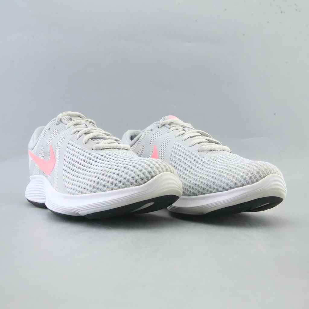 NIKE REVOLUTION 4