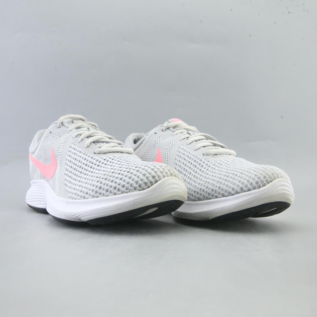 NIKE REVOLUTION 4