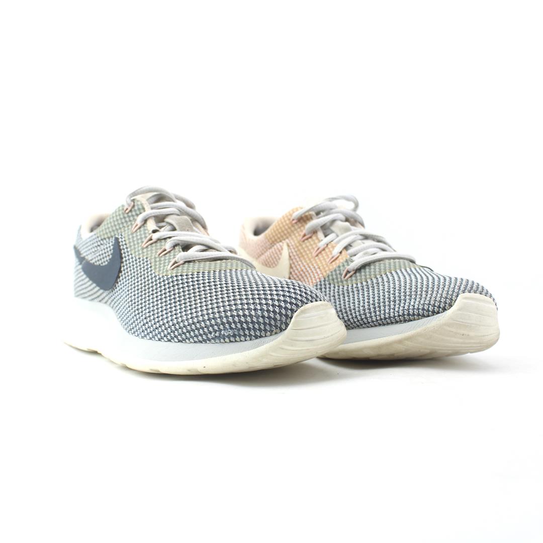 NIKE TANJUN