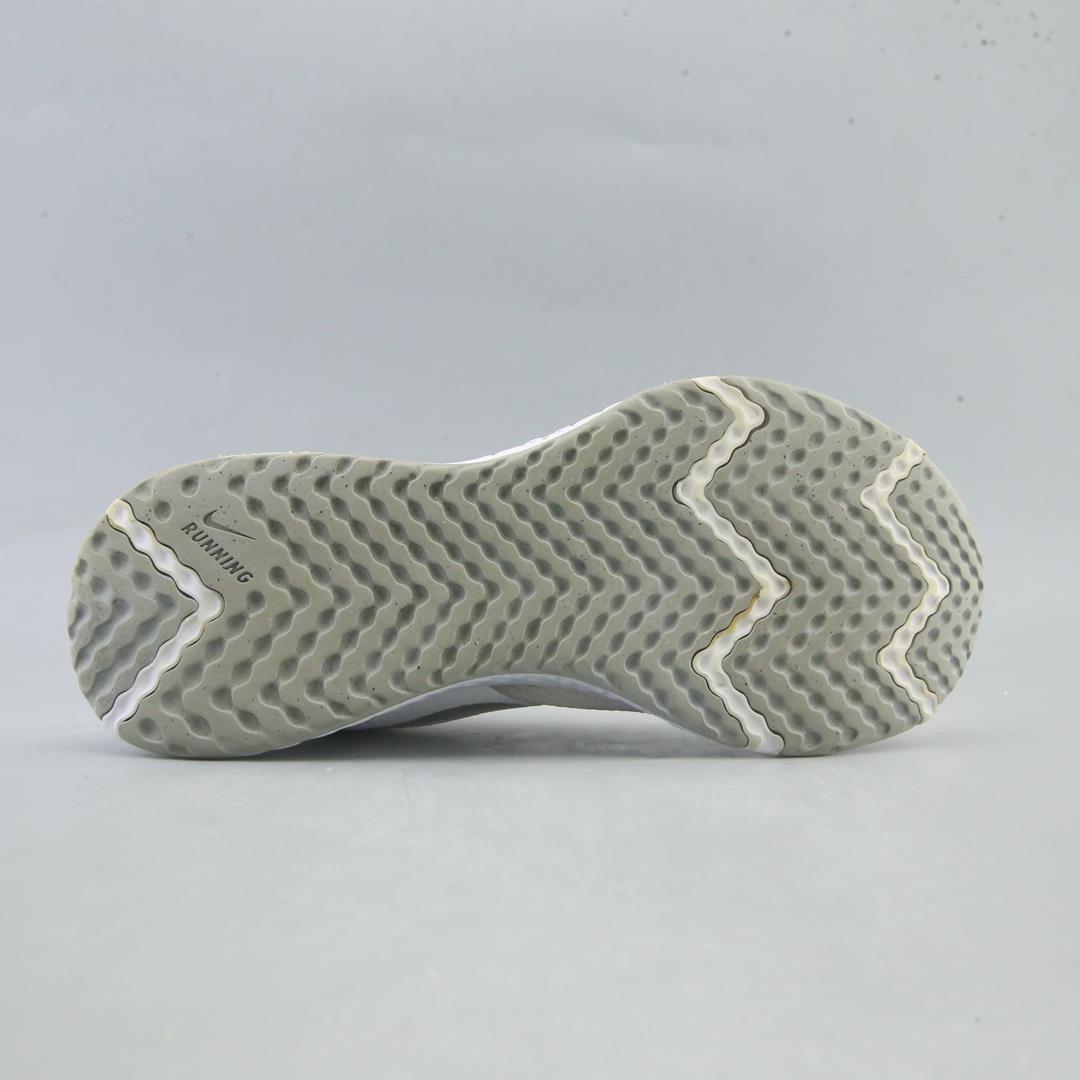 NIKE REVOLUTION 5