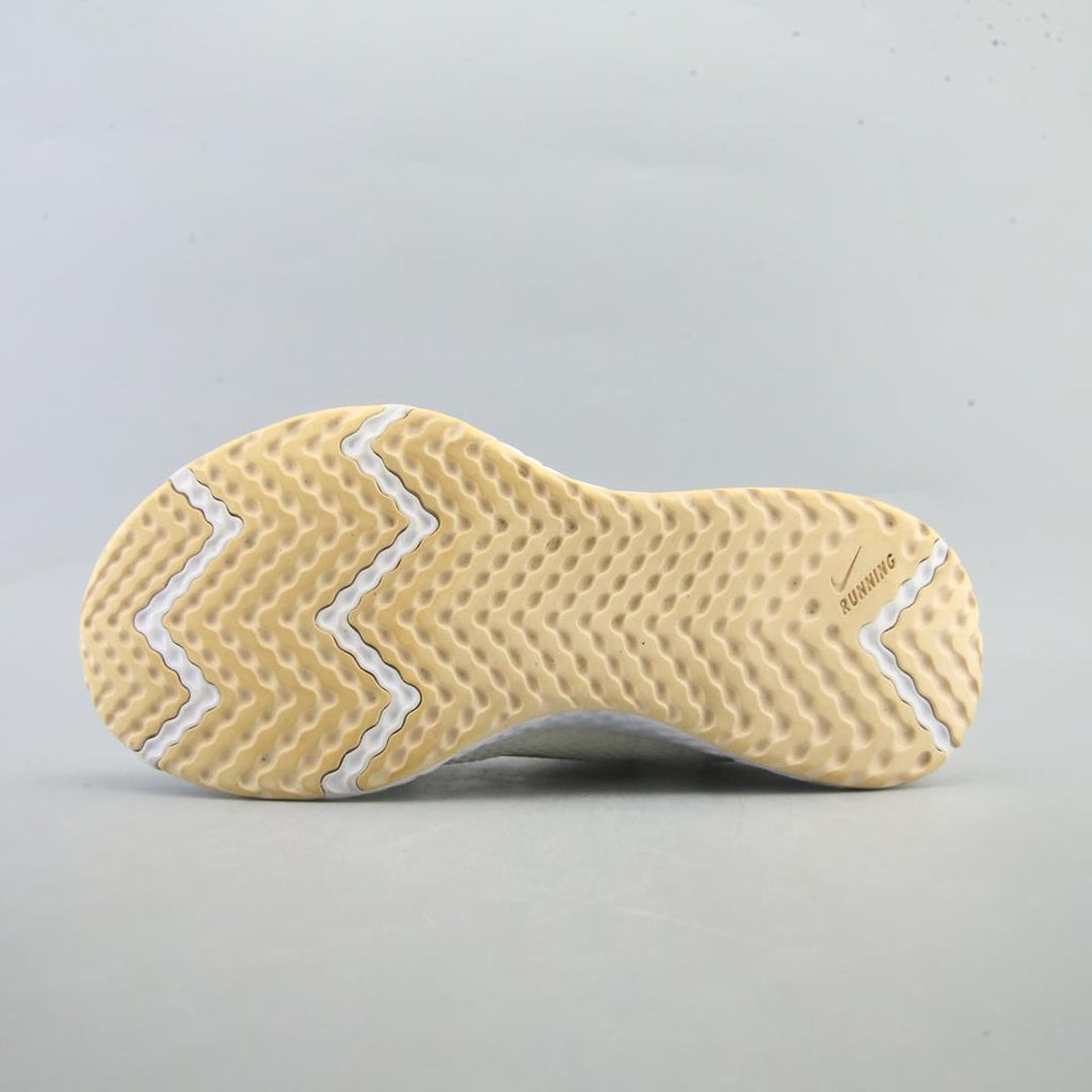 NIKE REVOLUTION 5