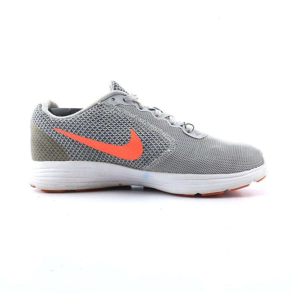NIKE REVOLUTION 3