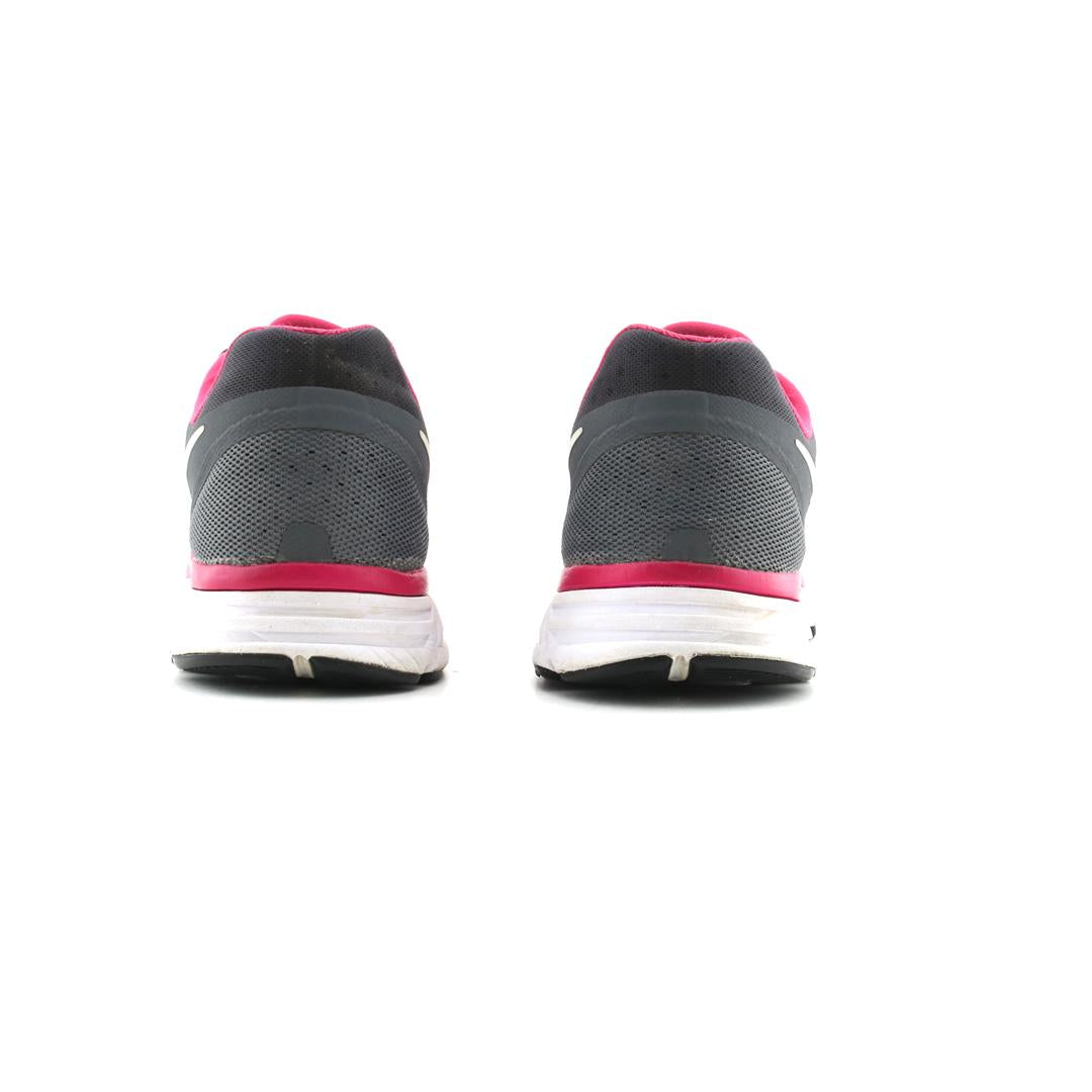 NIKE  ZOOM VOMERO PLUS 8