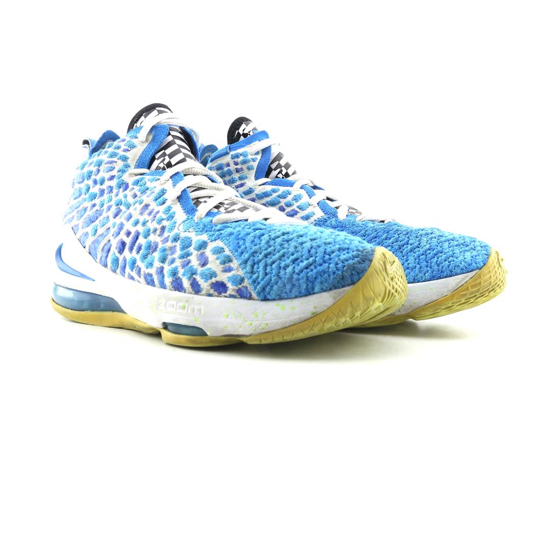 NIKE  LEBRON 17