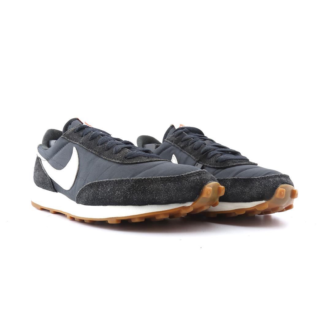 NIKE  DAYBREAK