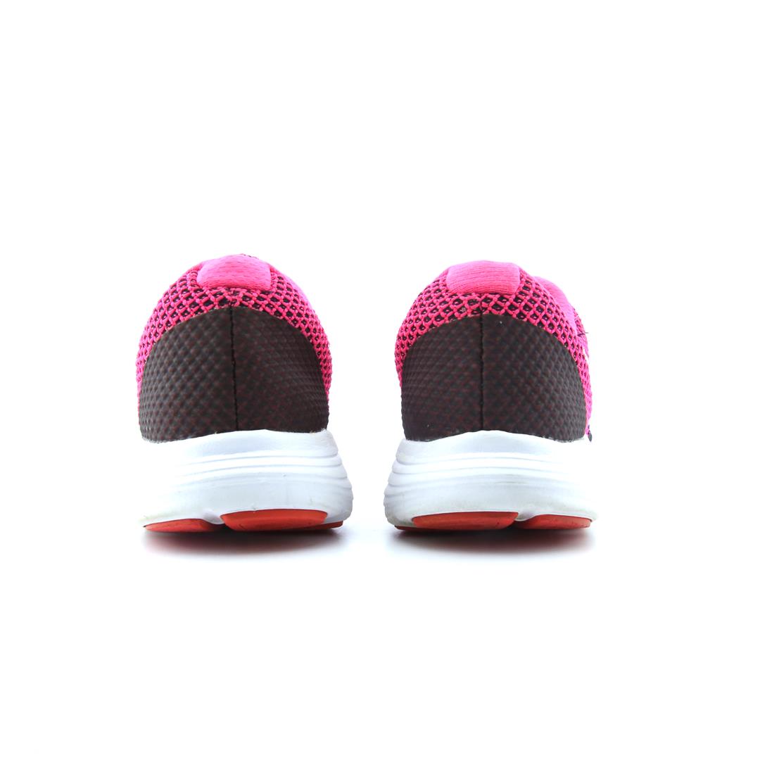 NIKE REVOLUTION 3