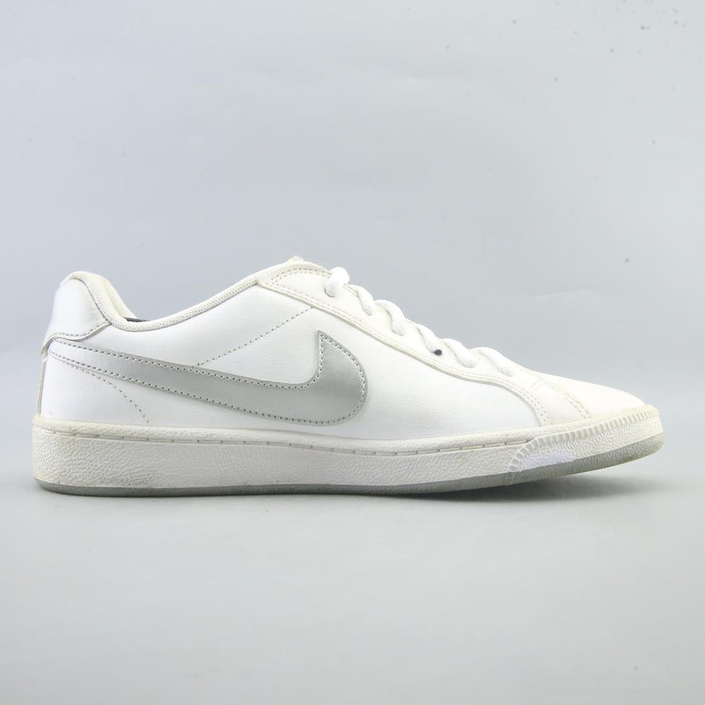 NIKE  COURT MAJESTIC
