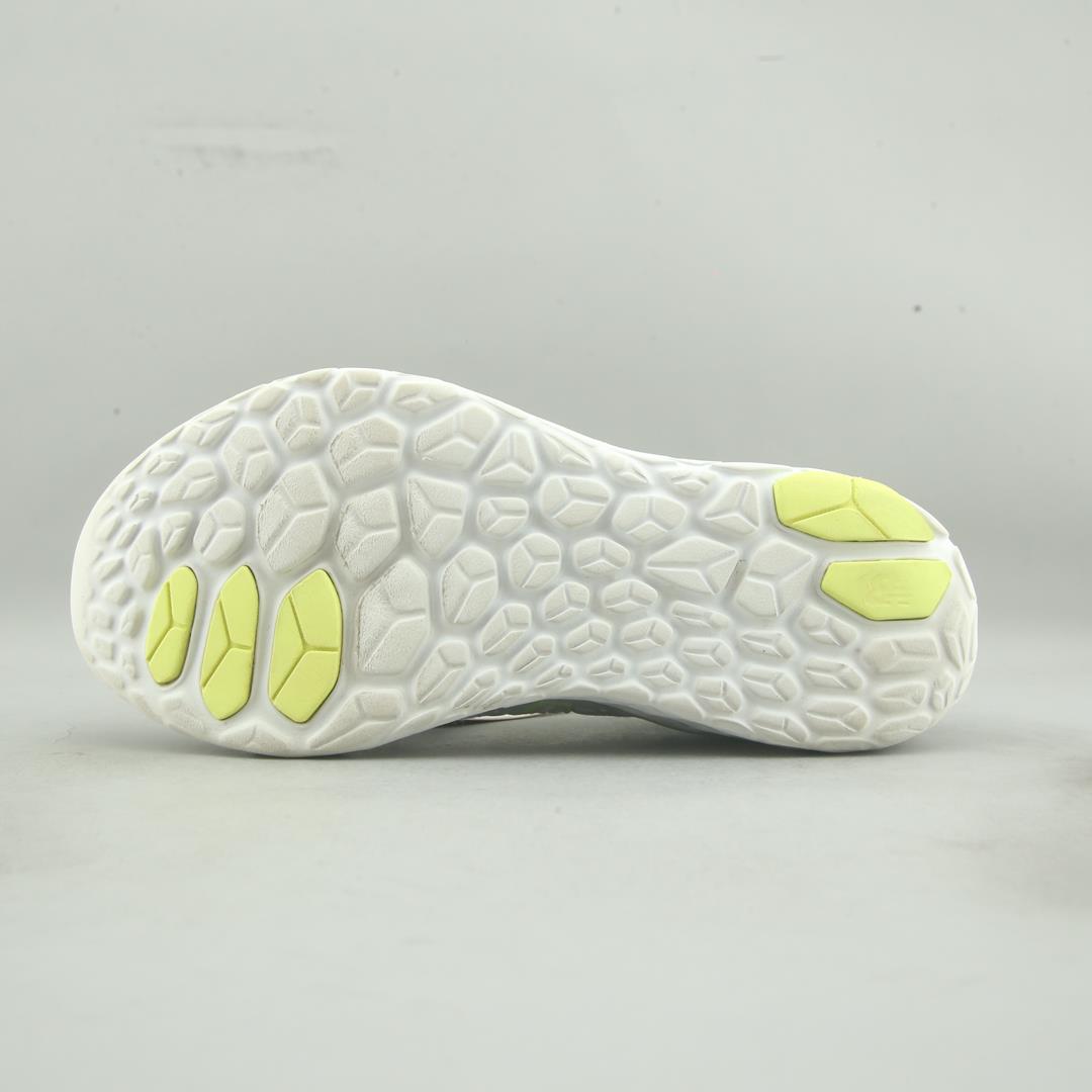 NEW BALANCE  FRESH FOAM BEACON V3