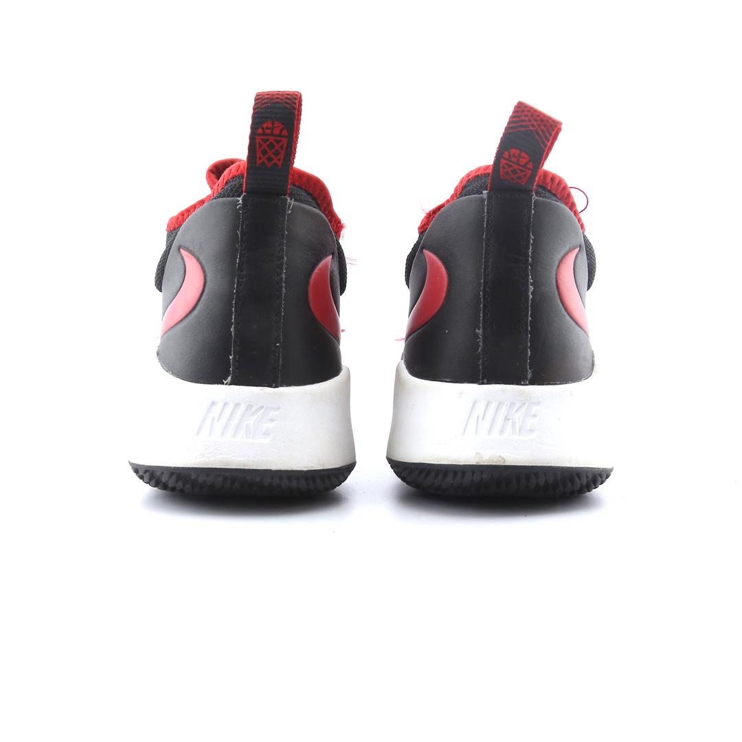 NIKE FUTURE COURT 2