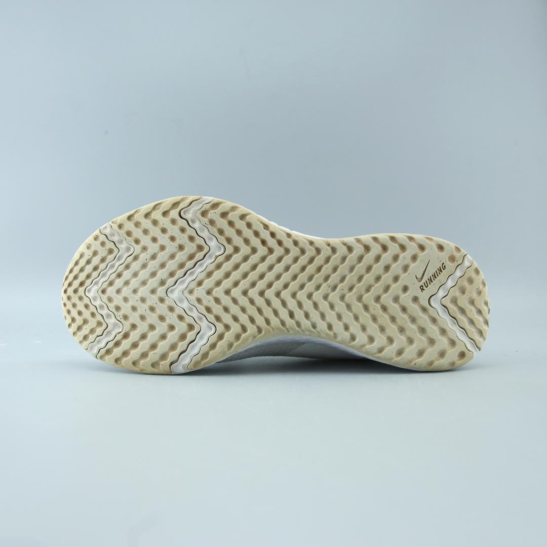 NIKE REVOLUTION 5