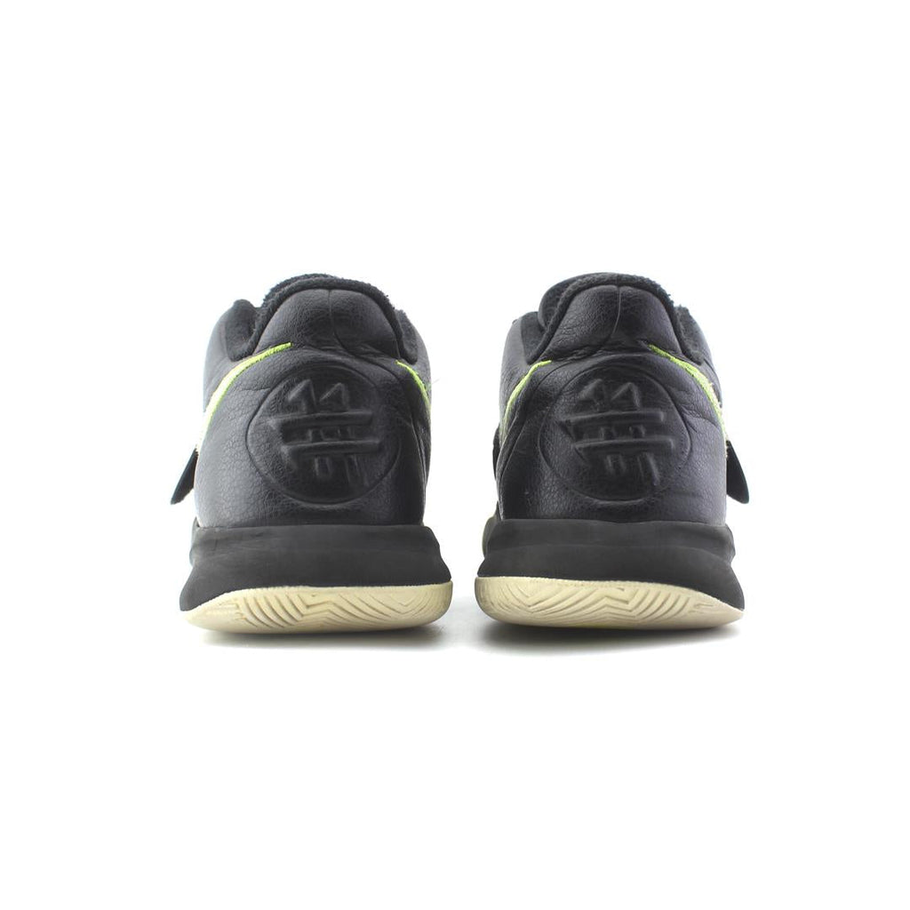 NIKE  KYRIE FLYTRAP III