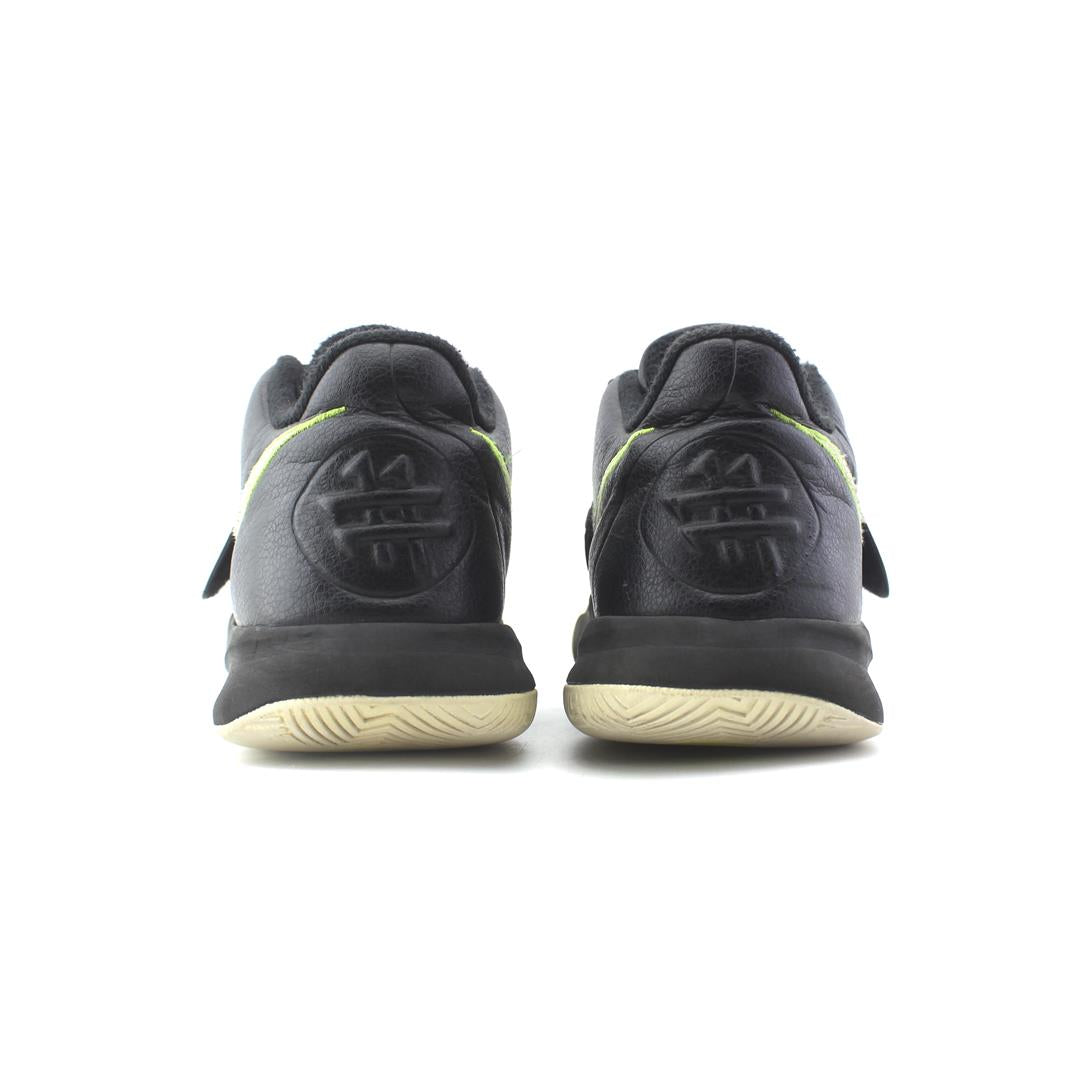 NIKE  KYRIE FLYTRAP III