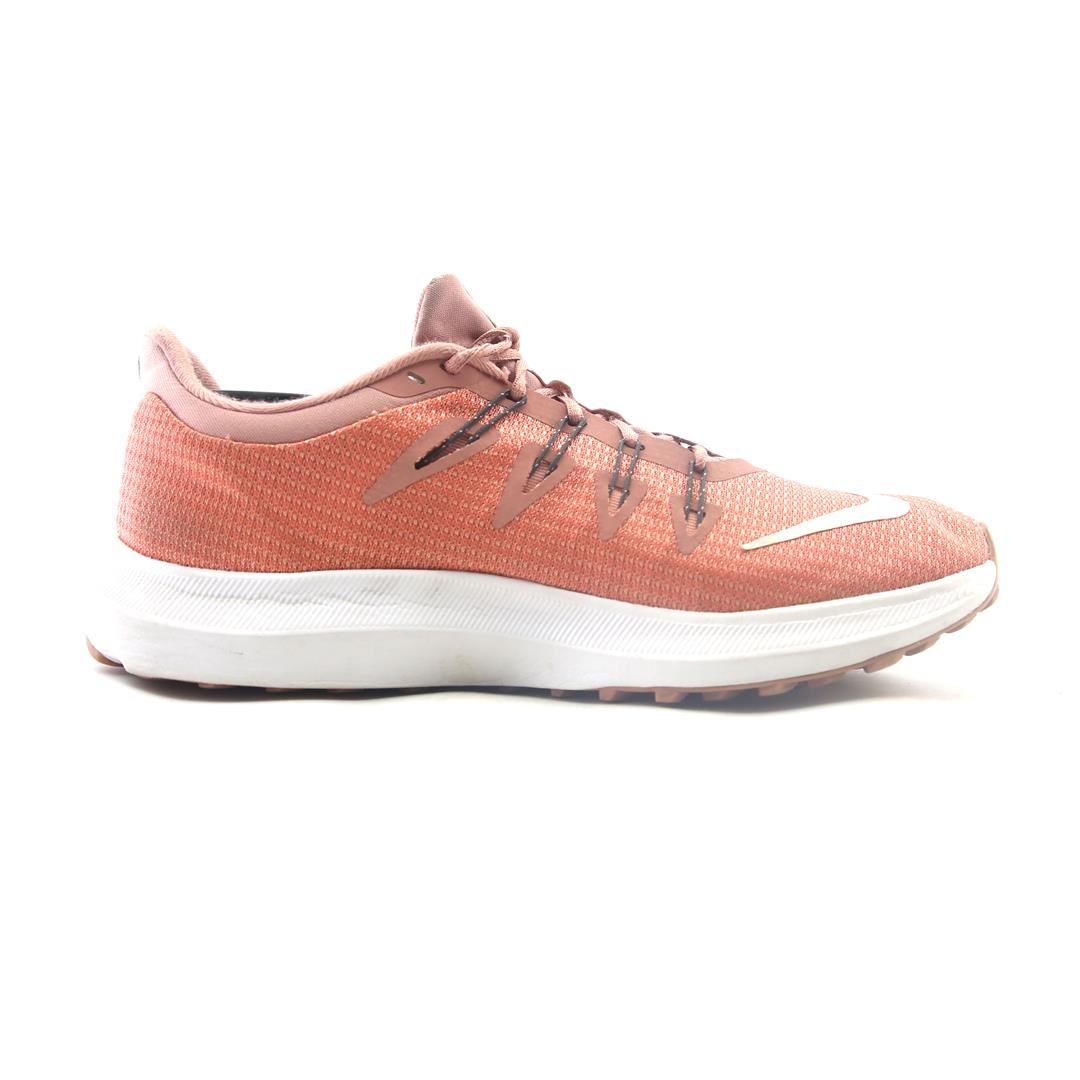 NIKE QUEST
