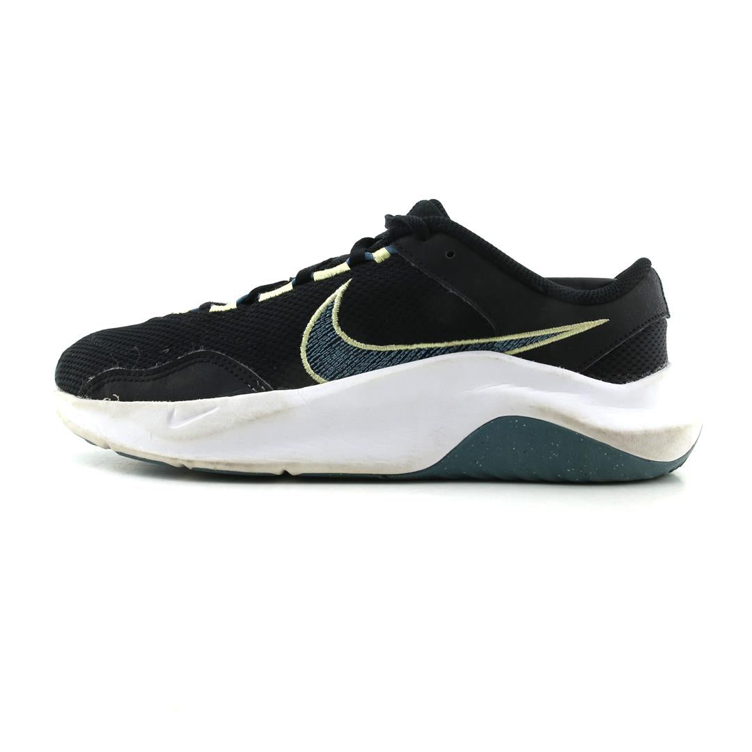 NIKE LEGEND ESSENTIAL 3