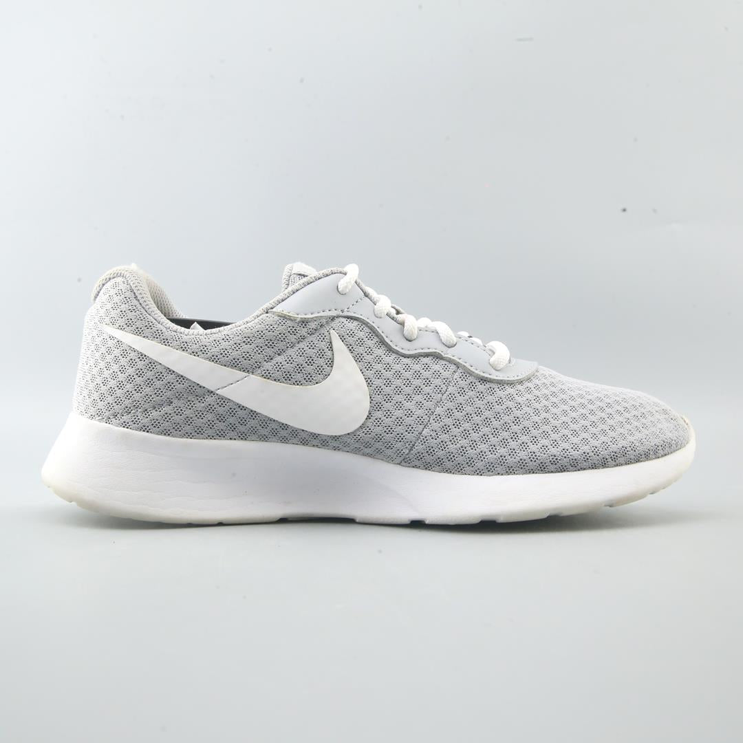 NIKE TANJUN