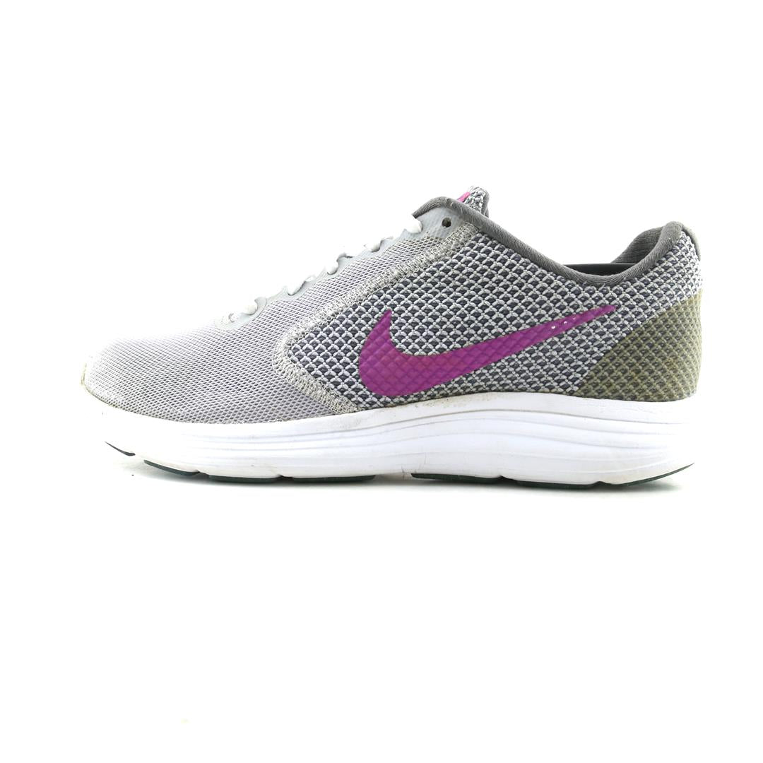 NIKE REVOLUTION 3