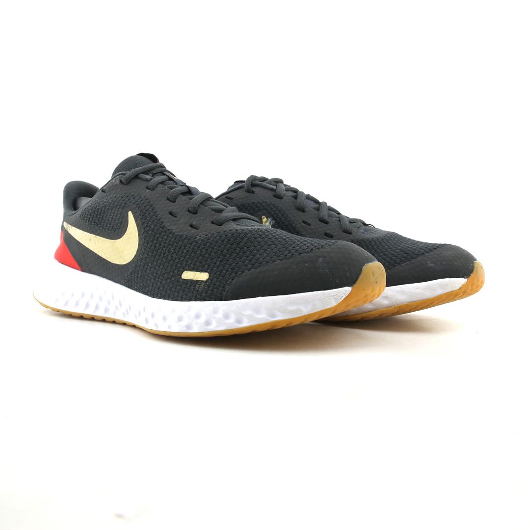 NIKE REVOLUTION 5