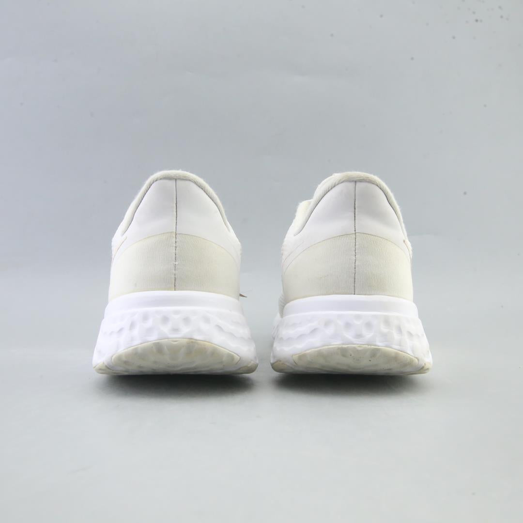 NIKE REVOLUTION 5