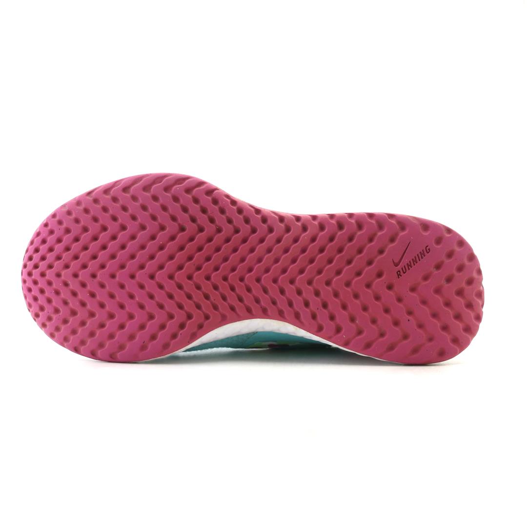 NIKE  REVOLUTION 5