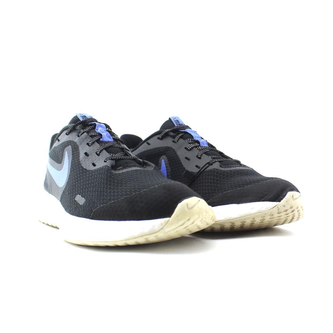 NIKE REVOLUTION 5
