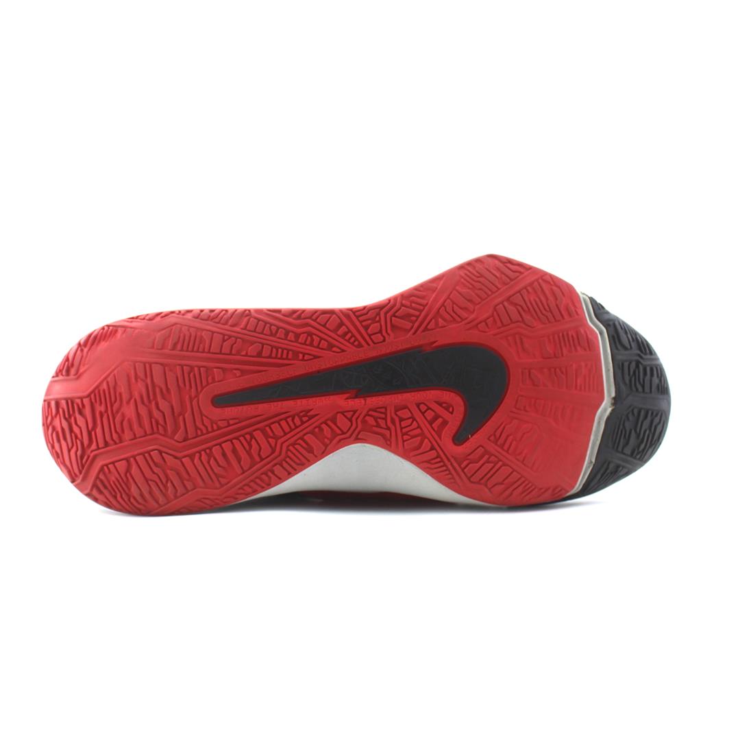NIKE FUTURE COURT 3