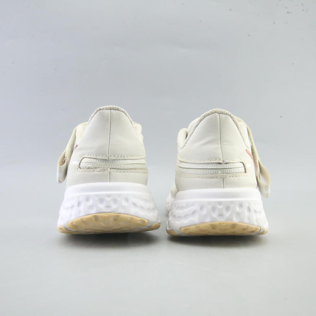NIKE REVOLUTION 5