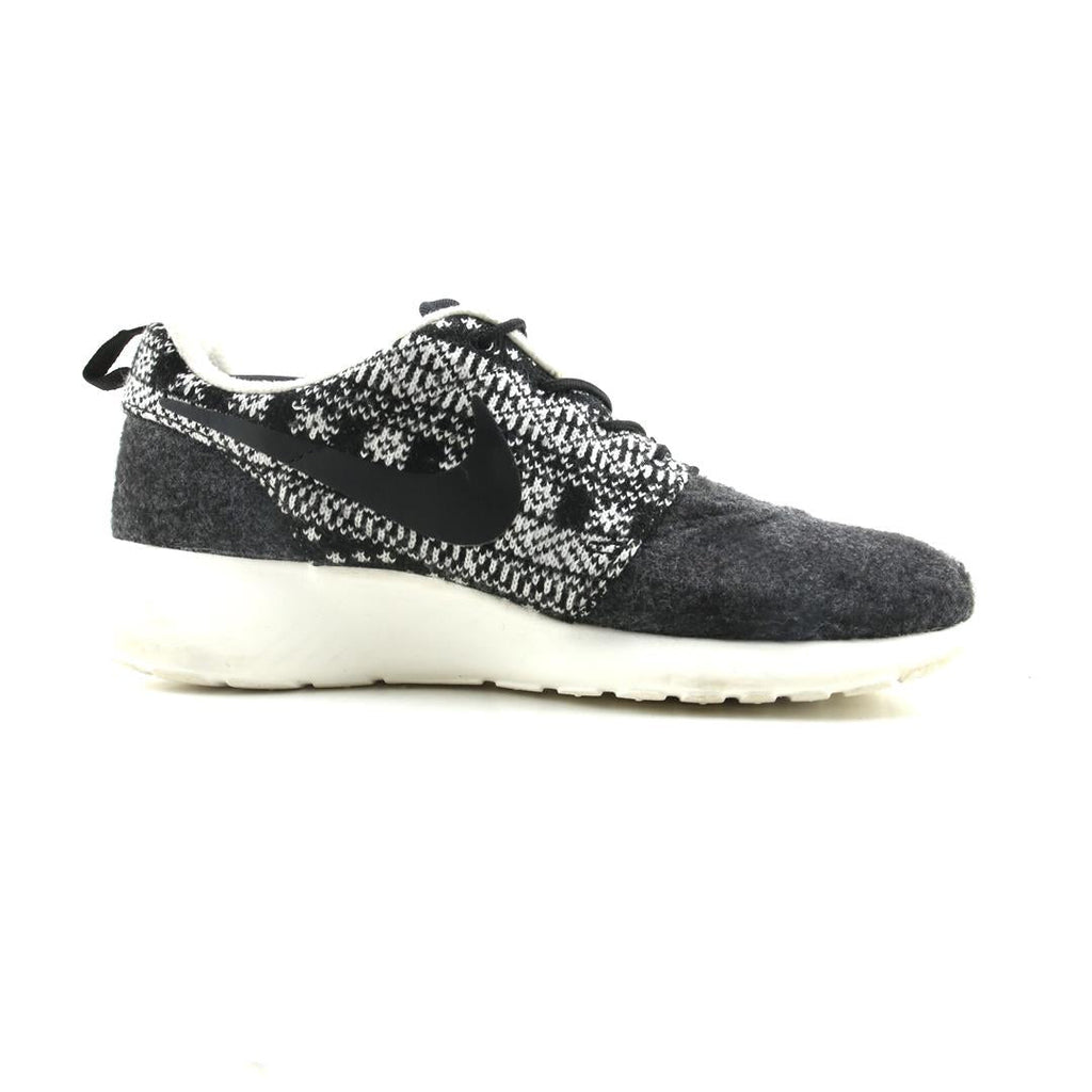NIKE ROSHE ONE