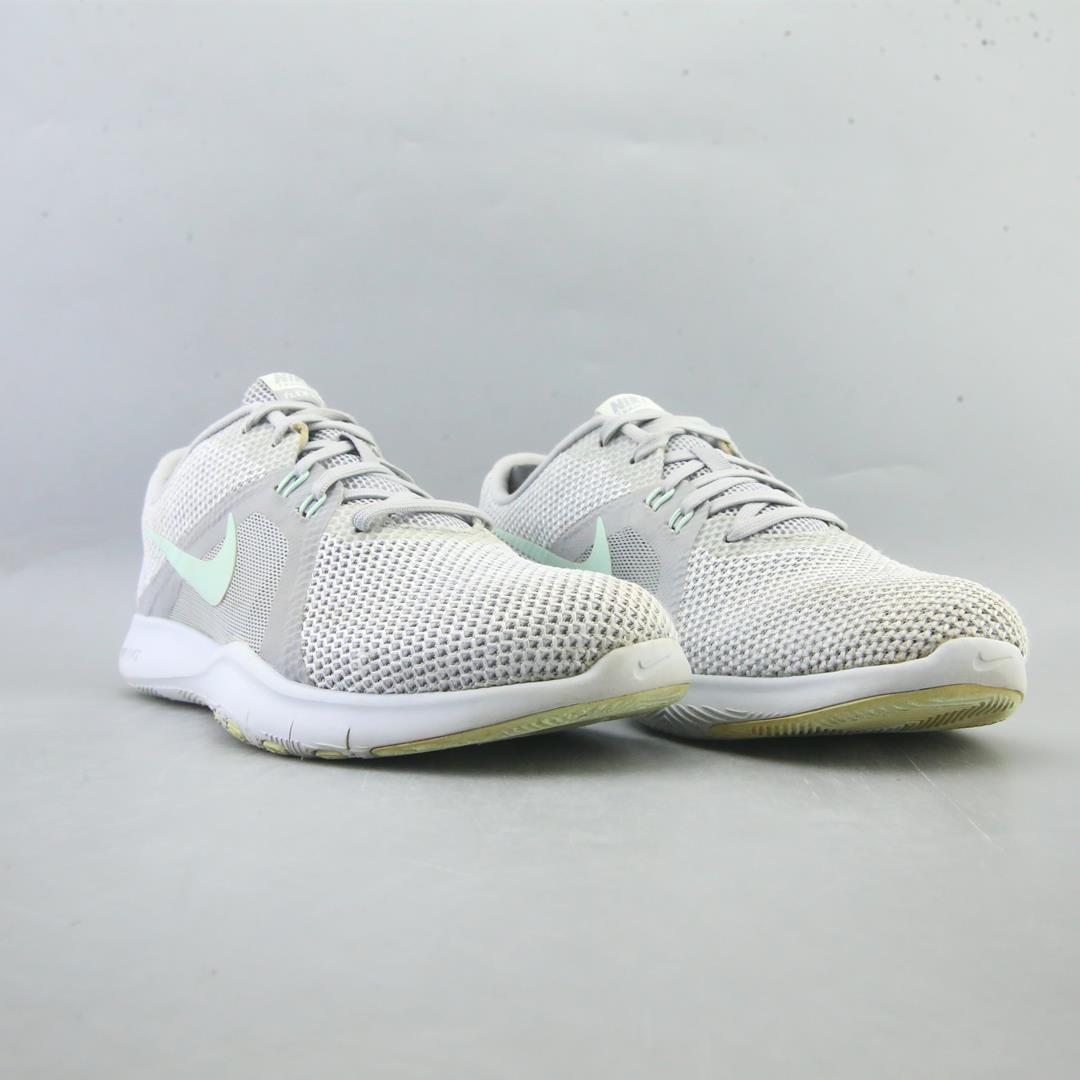 NIKE  FLEX TR8