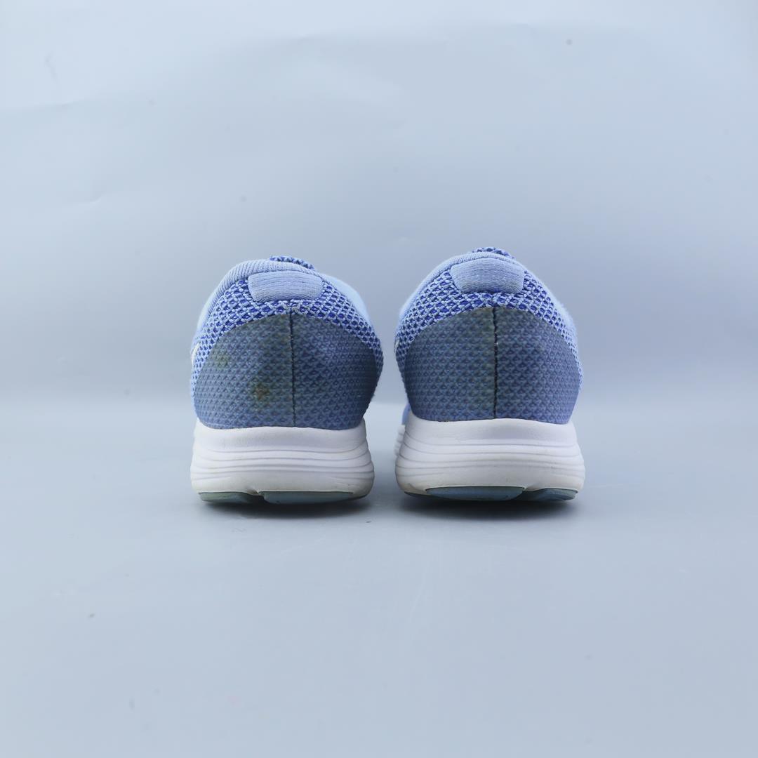 NIKE REVOLUTION 3