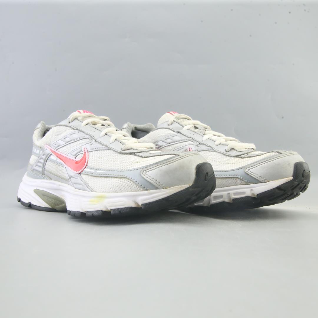 NIKE INITIATOR