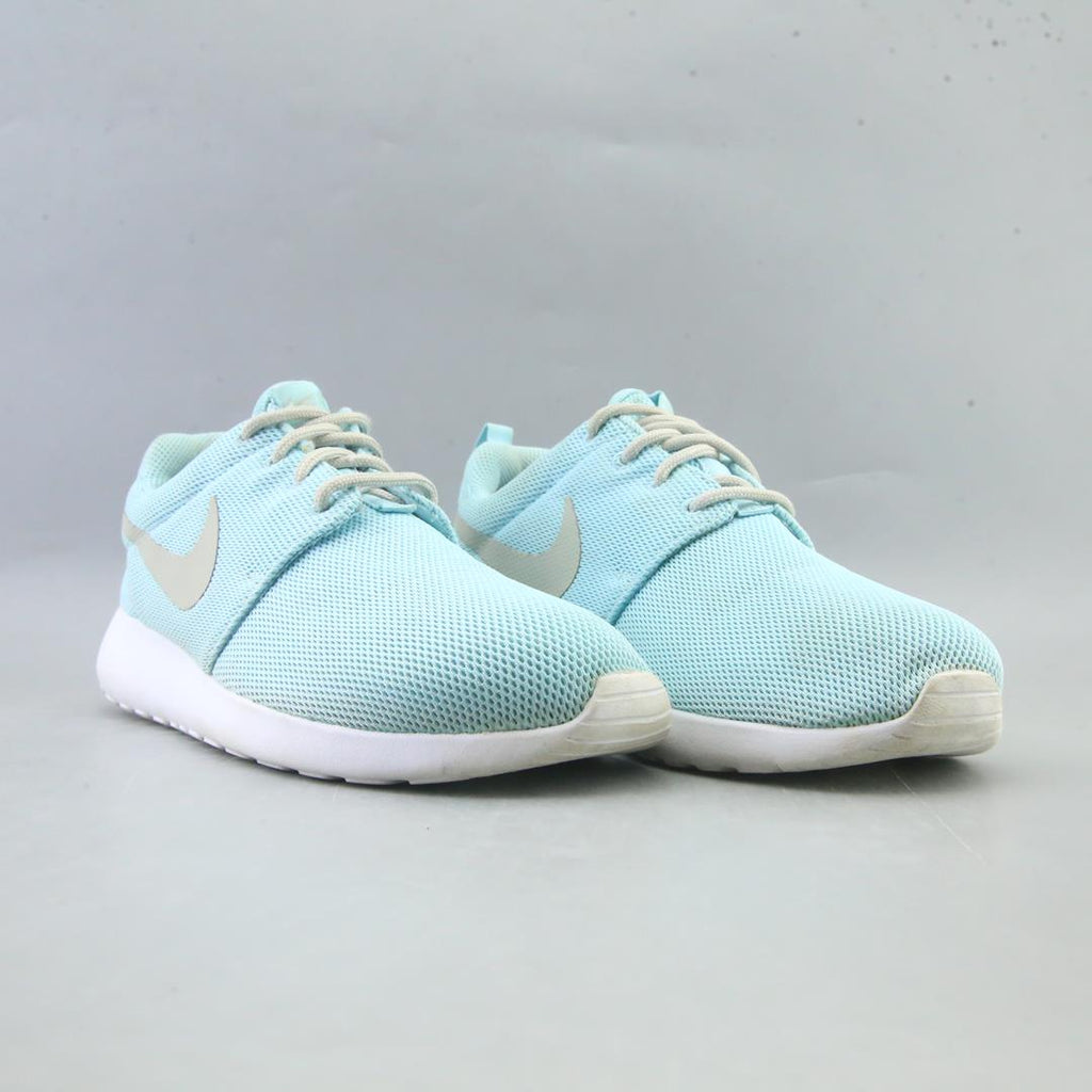 NIKE ROSHE ONE