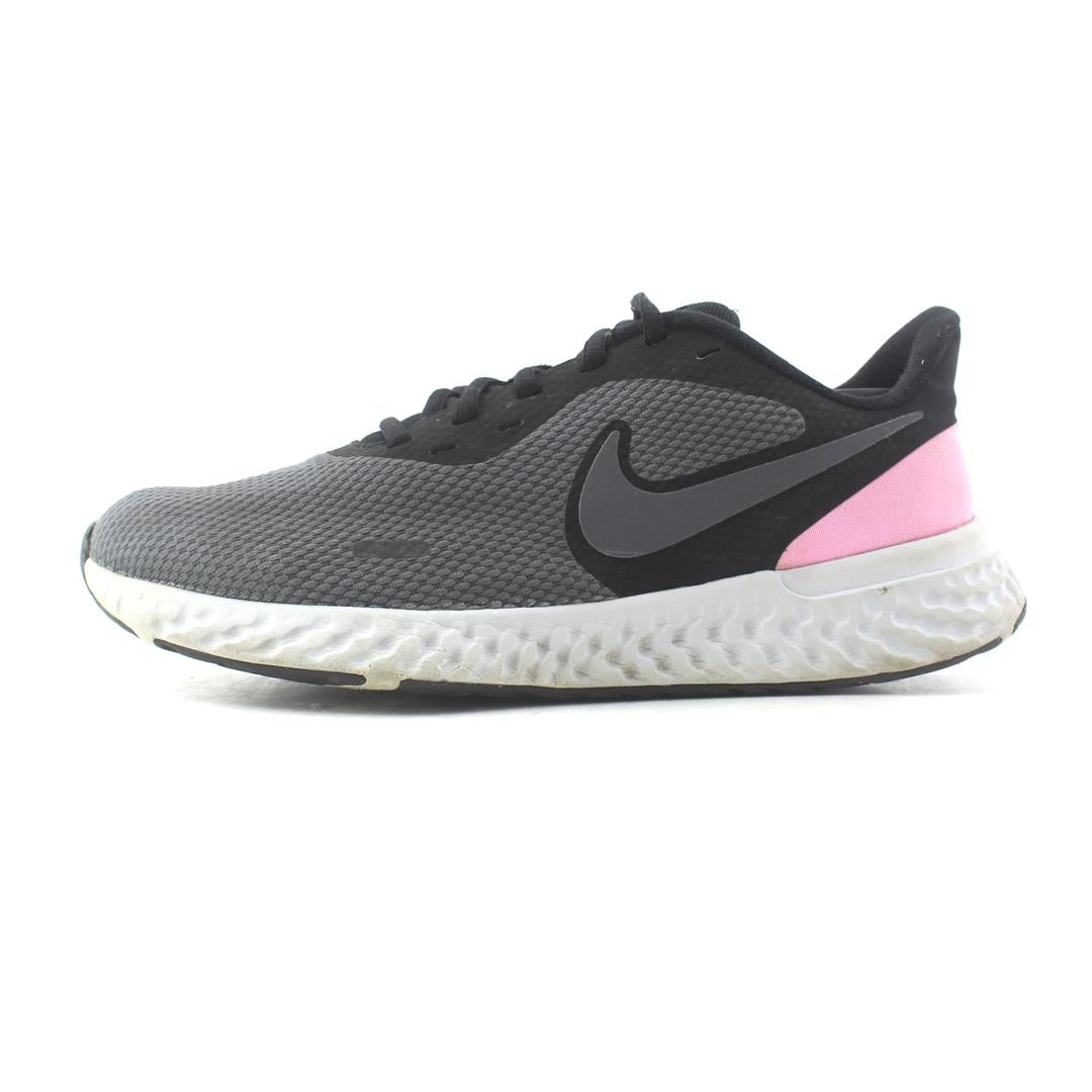 NIKE REVOLUTION 5