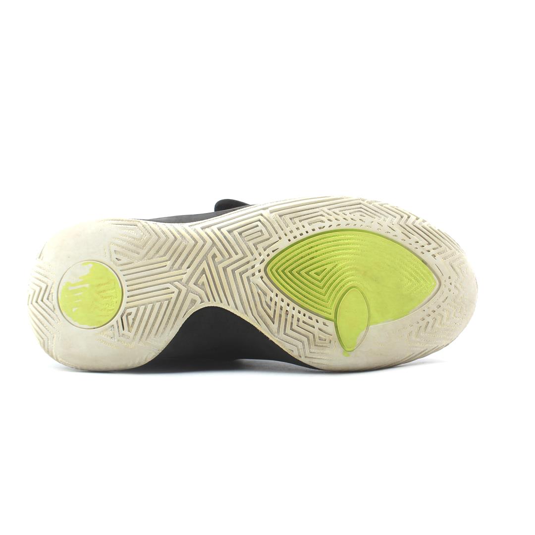 NIKE  KYRIE FLYTRAP III
