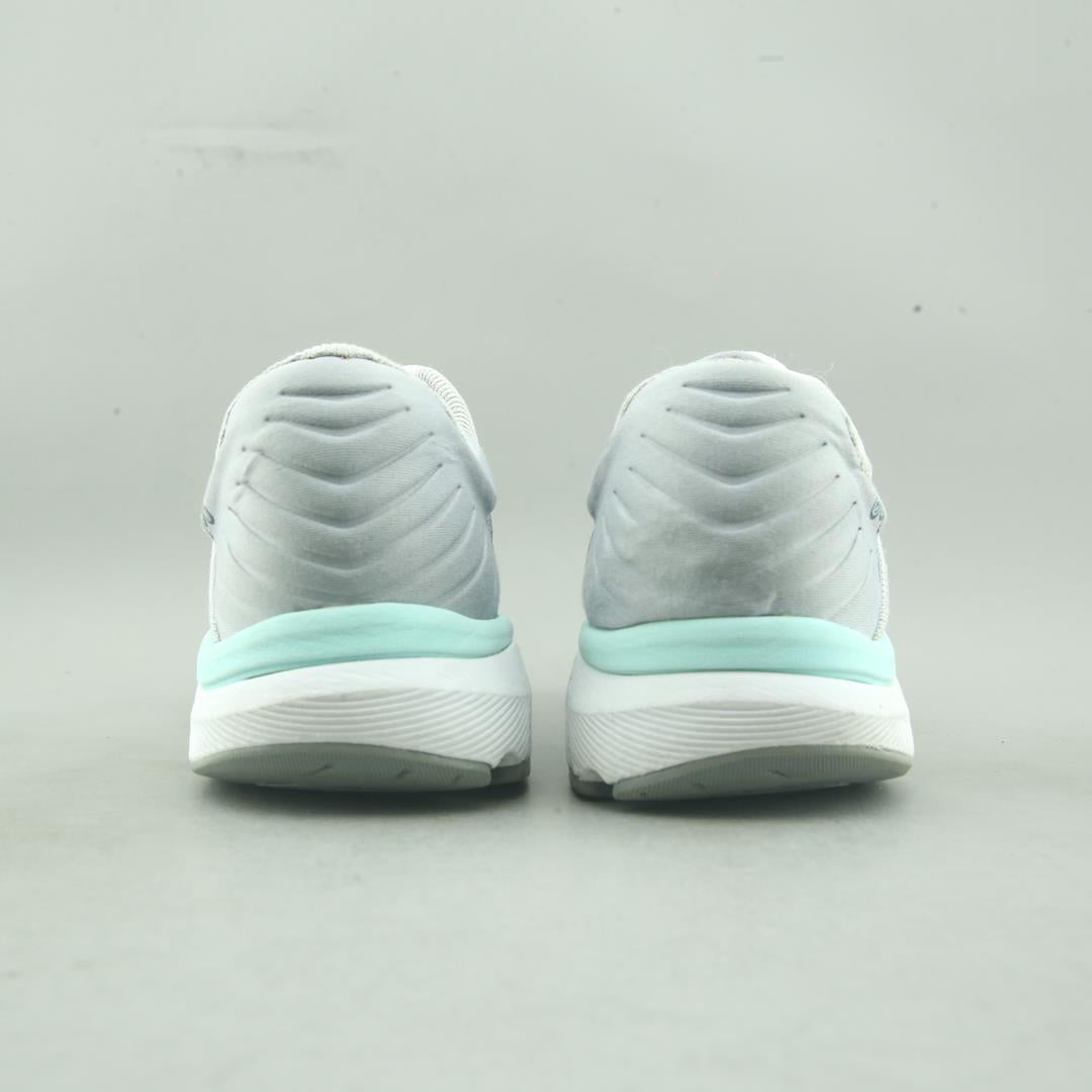 NEW BALANCE 860 V10
