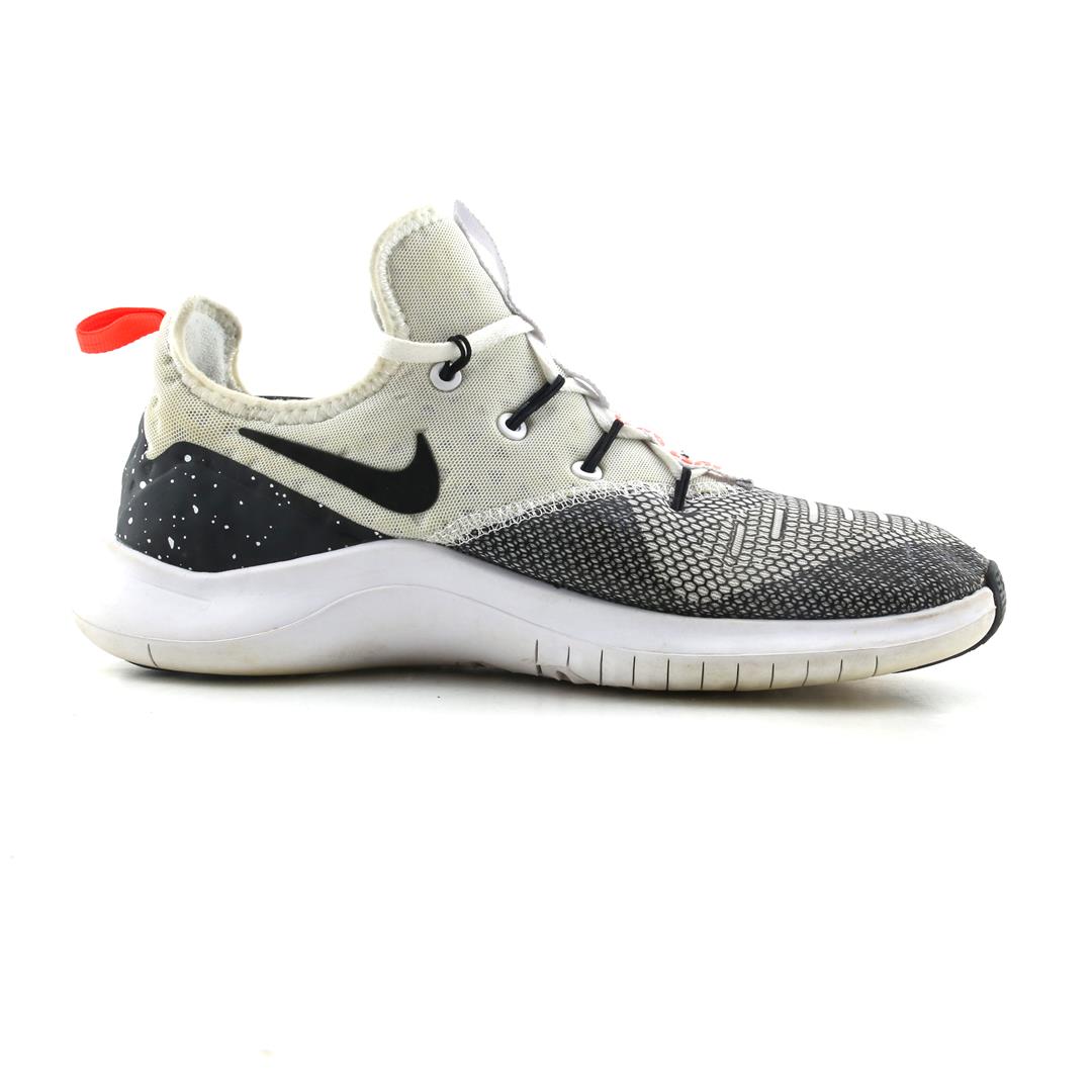 NIKE FREE TR 8