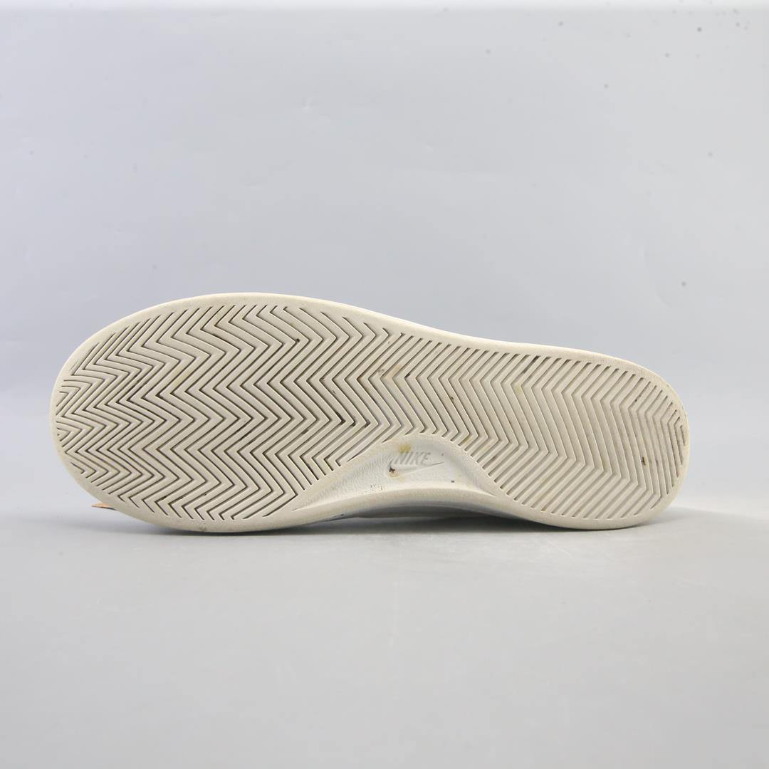 NIKE COURT ROYALE 2 LOW