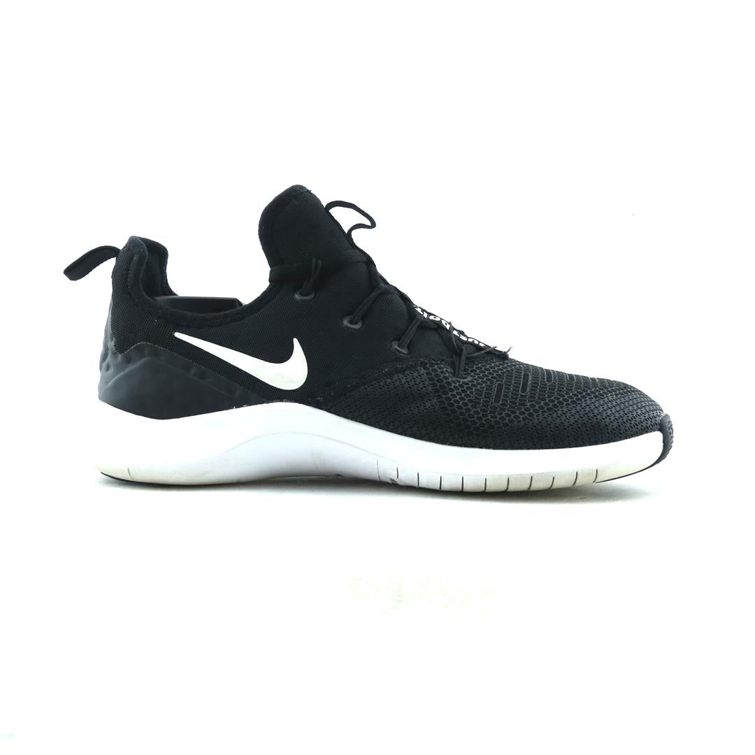 NIKE FREE TR 8