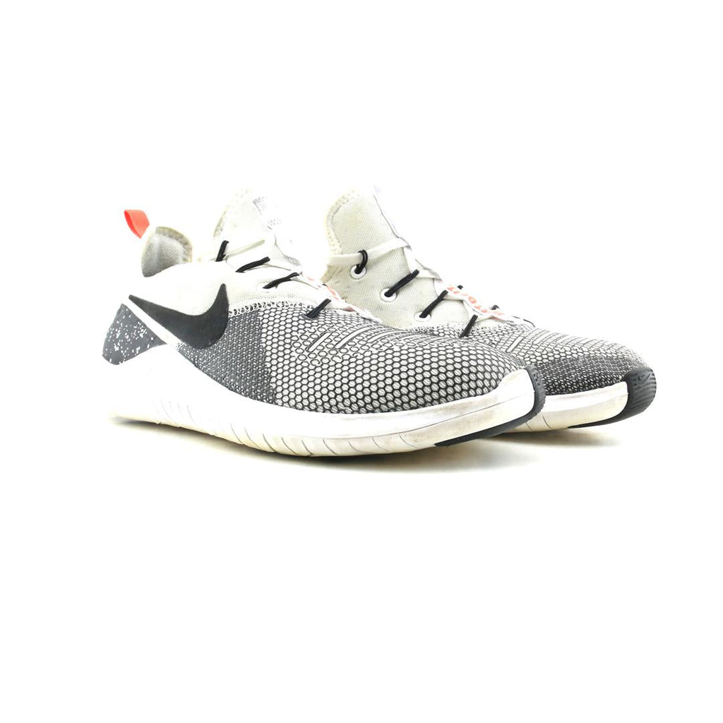 NIKE FREE TR 8