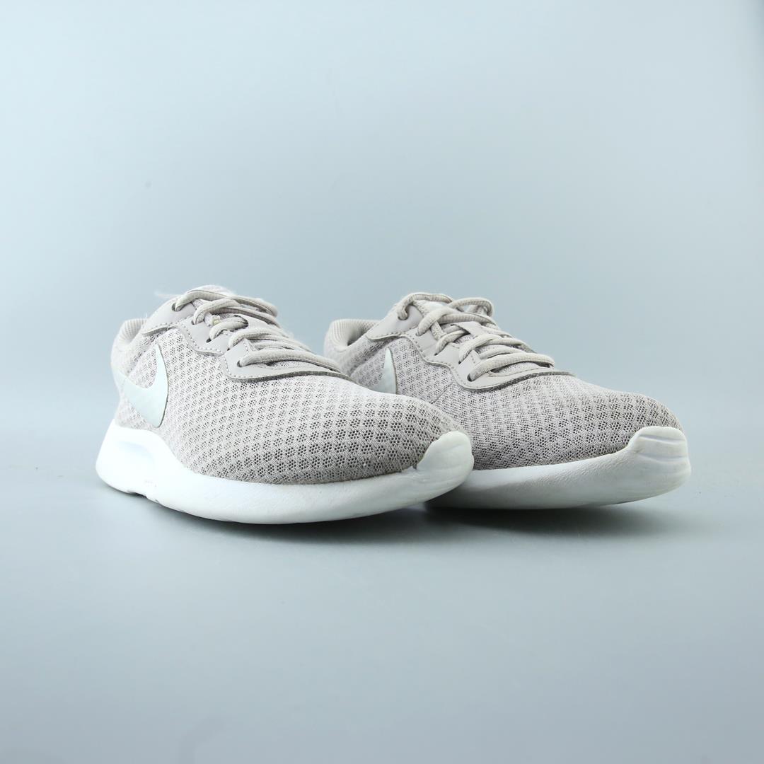 NIKE TANJUN