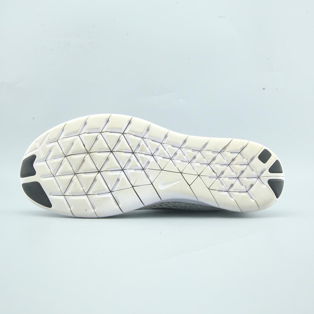 NIKE FREE RN