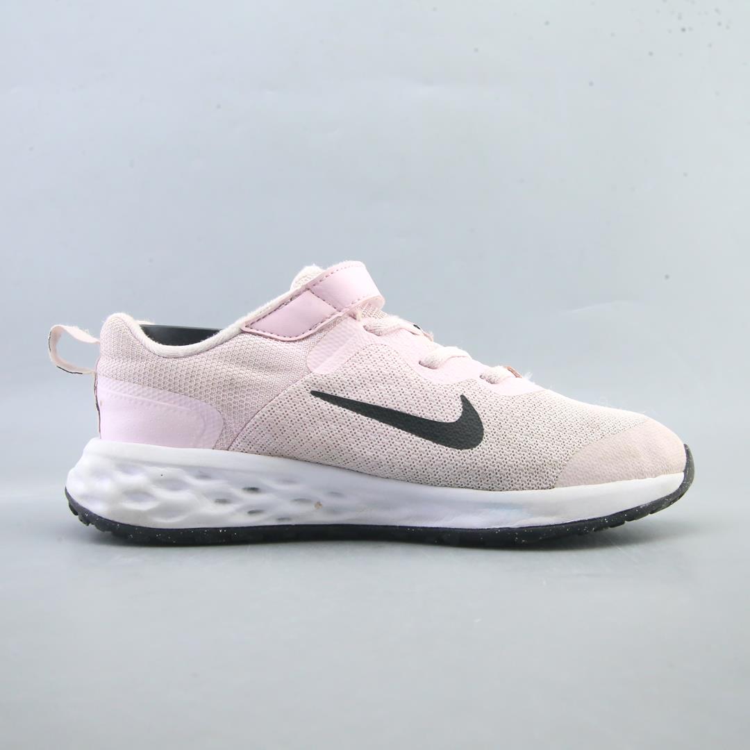 NIKE REVOLUTION 6