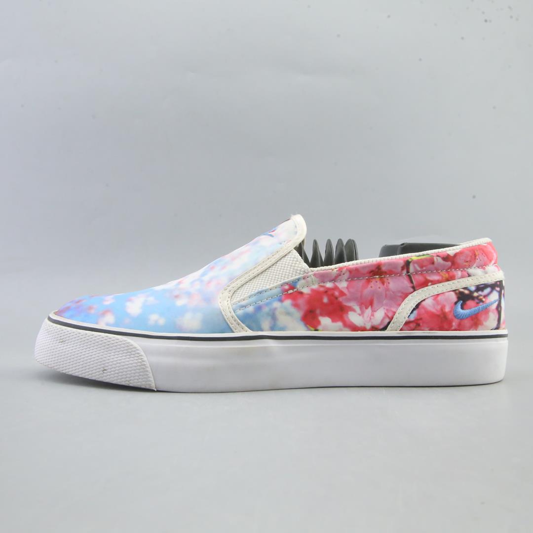 NIKE  TOKI