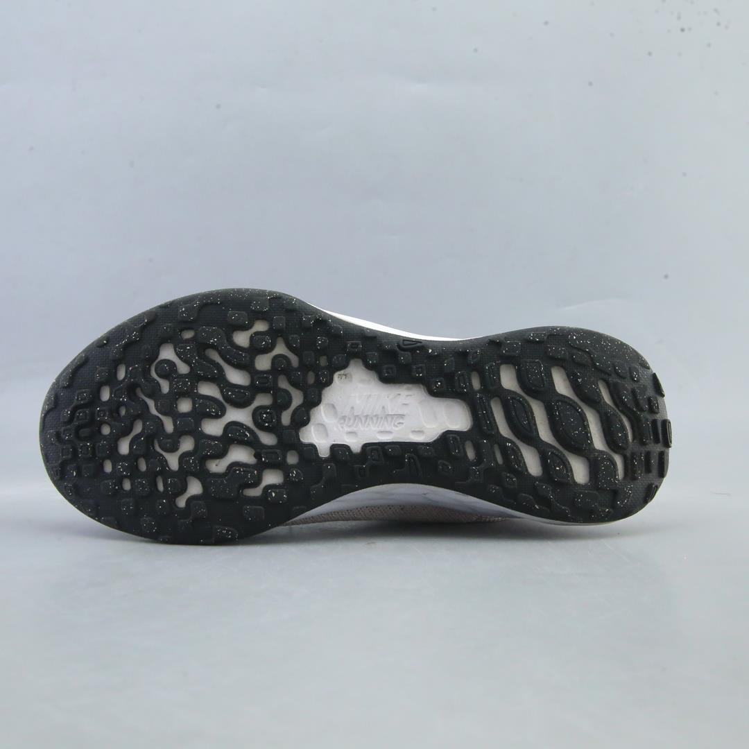 NIKE REVOLUTION 6